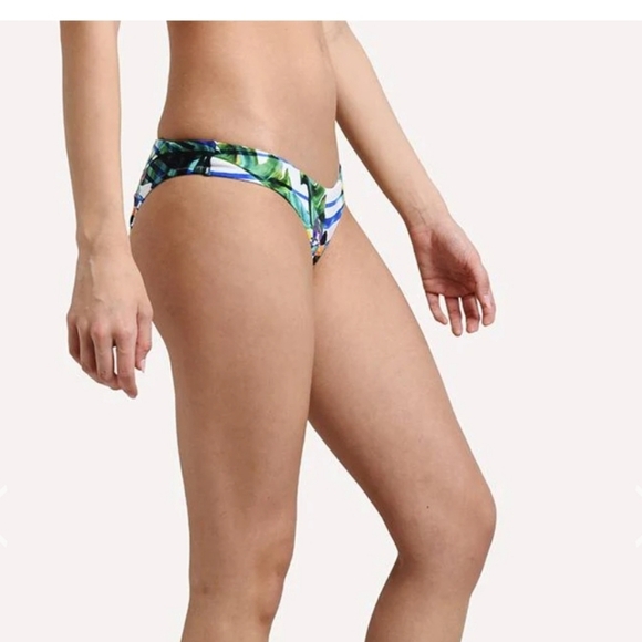 Red Carter Shore Club Elle Hipster Bikini Bottom, Multi, Medium - Picture 3 of 10